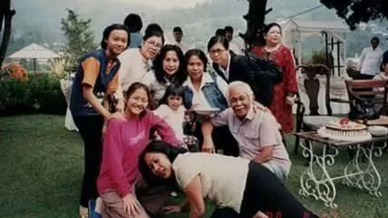 Foto Kenangan Bob Sadino Ketika Masih Muda
