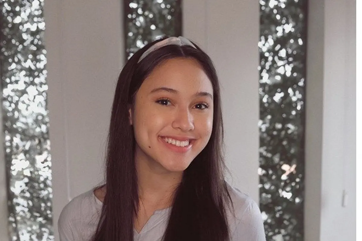 7 Potret Yasmin Napper Tampil dengan Makeup Natural, Tetap Memesona