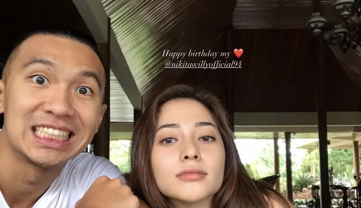 Sang suami, Indra pun tentu mengucapkan ulang tahun pada sang istri. Dalam foto tersebut, Nikita memamerkan wajah polos tanpa makeup namun tetap glowing.  (@indpriw)