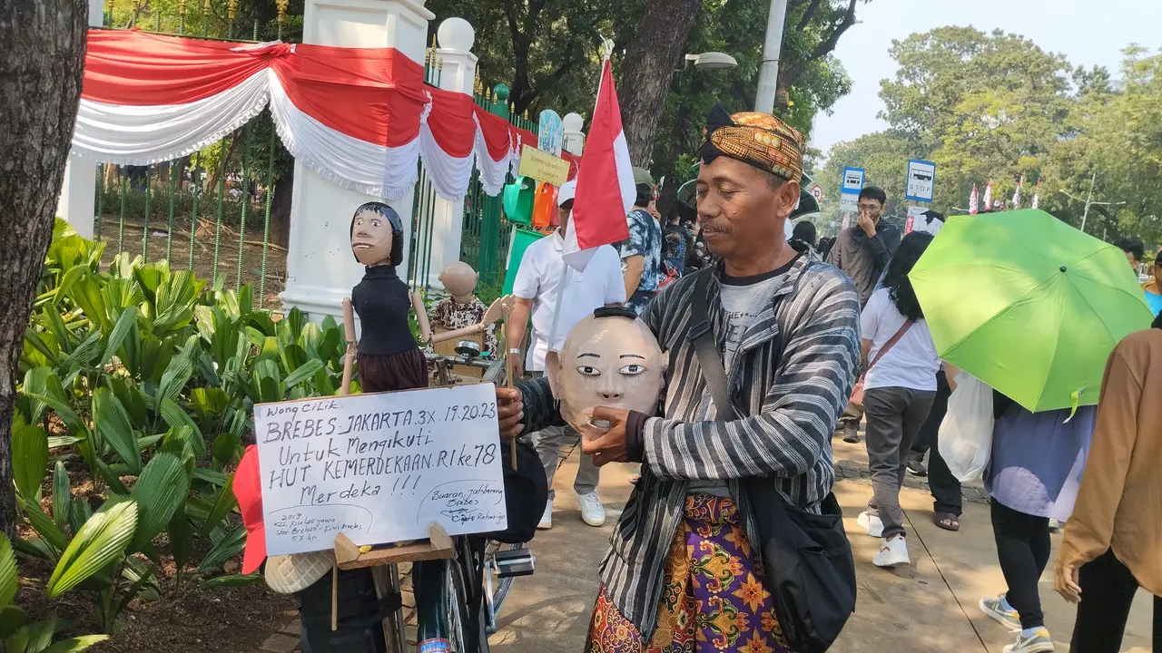 Cipto Raharjo (56) datang sendirian mengayuh sepeda ontelnya dari Brebes demi ikut merayakan HUT ke-78 RI di Istana Negara.