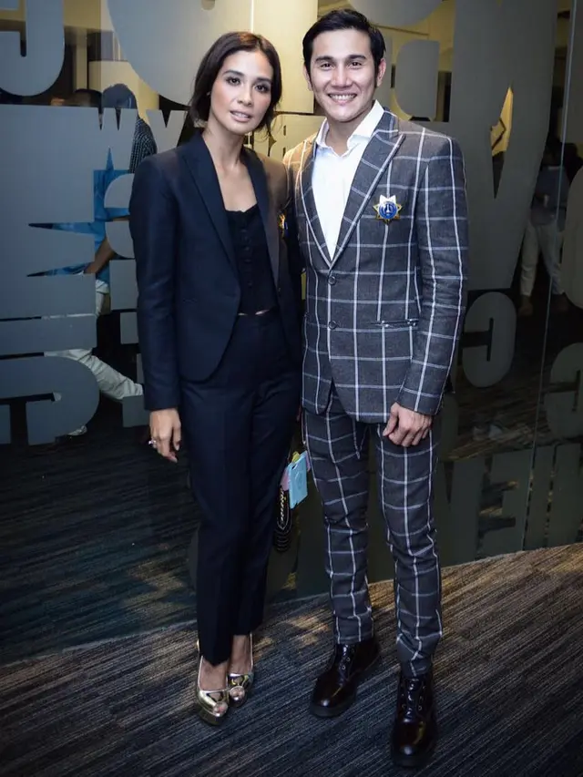 [Bintang] 8 Potret Kebersamaan Vino G Bastian dan Marsha Timothy