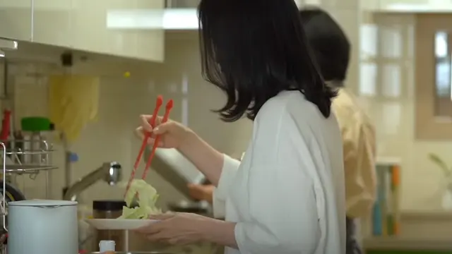 Wanita Korea Adopsi Teman