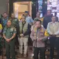 Kapolri Jenderal Listyo Sigit Prabowo bersama Panglima TNI, Jenderal Agus Subiyanto dalam agenda vicon menerima laporan dari seluruh Polda terkait perayaan tahun baru 2024. (Merdeka.com).