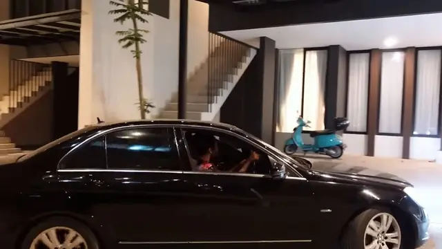 8 Potret Mertua Indah Permatasari Datang ke Jakarta, Diajak Lihat Rumah Baru