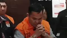 KPK menetapkan sekaligus menahan delapan tersangka dalam perkara dugaan suap dan penerimaan lainnya di lingkungan Kementerian ATR/BPN.

Delapan orang yang ditahan antara lain Direktur Jenderal (Dirjen) Pengendalian dan Penertiban Tanah dan Ruang (PPTR) Lampri, Direktur Utama PT Summarecon Agung T...