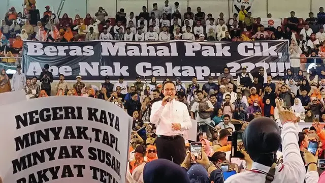 Calon Presiden Anies Baswedan saat kampanye di Pekanbaru dengan keluhan beras hingga minyak goreng mahal.
