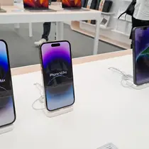 Jajaran produk iPhone 14 Series yang tersedia di iBox Apple Premium Partner, Plaza Indonesia, Jakarta. (Liputan6/Dinda Charmelita Trias Maharani)