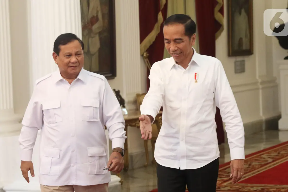Tawa Jokowi dan Prabowo di Istana Merdeka