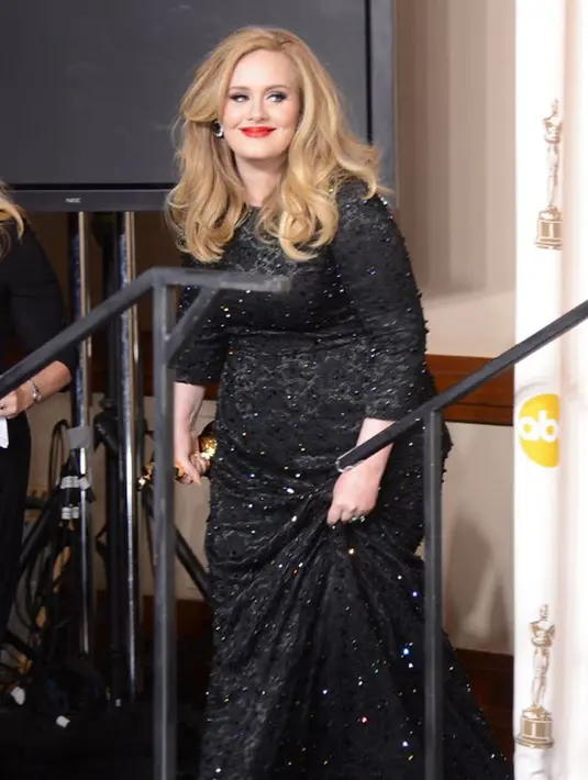 Selain itu sumber juga mengatakan bahwa Adele berbicara mengenai anaknya yang bernama Angelo yang menjadi prioritas baginya. Kesempatan ini juga merupakan tantangan baru yang harus  dilaluinya. (AFP/Jason Merritt)