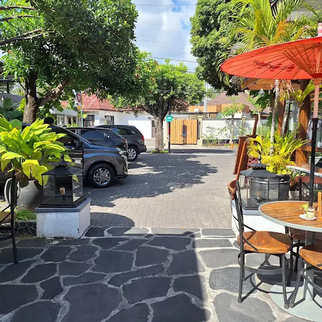 R&B Grill Resto (GMaps/ Cintatya A.)