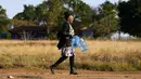 Otoritas kesehatan belum mengkonfirmasi sumber pasti wabah kolera, tetapi pengelolaan air limbah yang buruk dan ketidakstabilan pemerintah daerah di ibu kota Afrika Selatan telah disalahkan atas situasi ini. (AP Photo/Themba Hadebe)