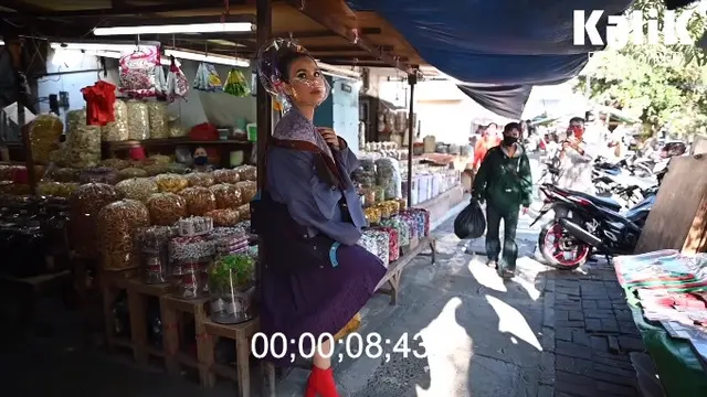 Pakai Gaun Rp 1 Miliar Ini 7 Pemotretan Melaney Ricardo di Tengah Pasar Glodok