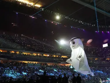 Maskot Piala Dunia 2022, La'eeb tampil saat upacara pembukaan di Stadion Al-Bayt, Qatar, Minggu (20/11/2022).&nbsp;(AP Photo/Darko Bandic)