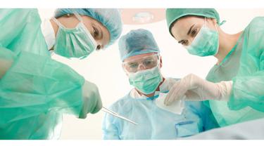 Operasi yang berlangsung selama lima jam dan melibatkan 13 dokter ini dinyatakan sukses.
