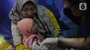 Vaksin rotavirus berfungsi untuk mencegah infeksi rotavirus penyebab diare, muntaber atau gastroenteritis, yang ditujukan bagi bayi yang baru lahir hingga berusia 2 bulan.  (merdeka.com/Imam Buhori)