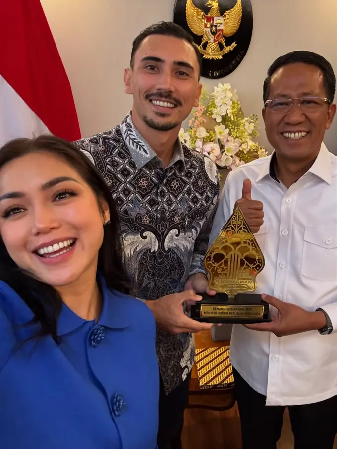 Gaya Formal Jessica Iskandar Dampingi Vincent Verhaag yang Resmi Jadi WNI, Tenteng Tas Hermes Hitam
