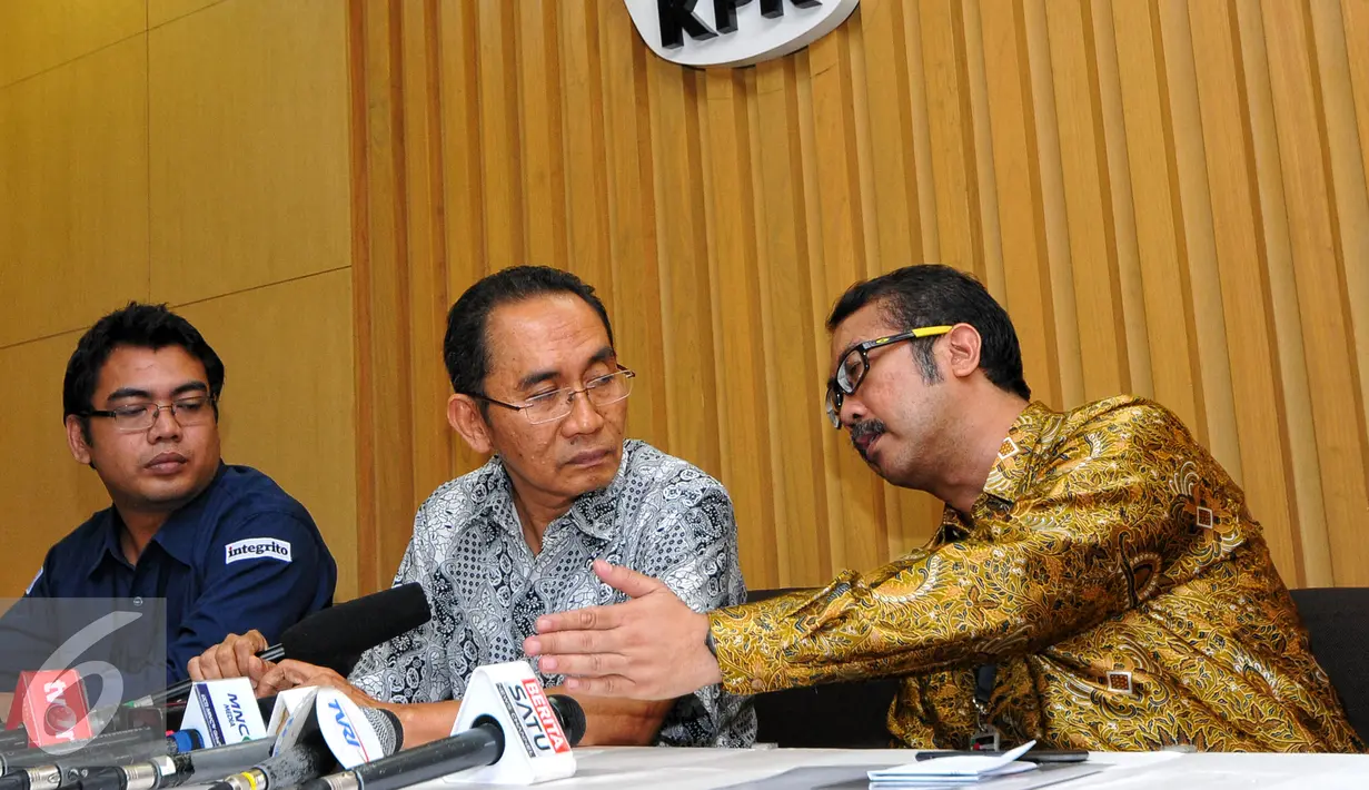 KPK menggelar konferensi pers terkait laporan kekayaan dari Bakal Calon Kepala Daerah, Jakarta, Kamis (23/7/2015). Pimpinan KPK, Adnan Pandu Praja menuturkan sudah 602 bakal calon kepala daerah yang melaporkan kekayaannya. (Liputan6.com/Yoppy Renato)