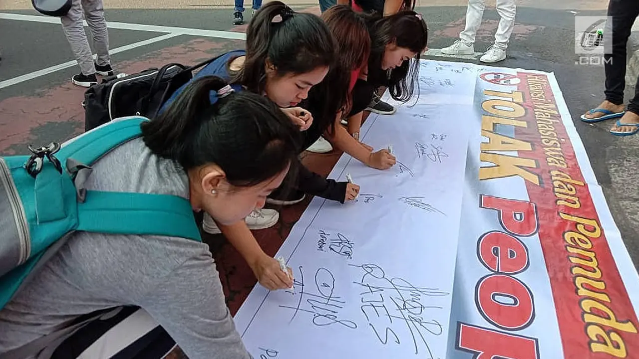 Kumpulkan Tanda Tangan, Pengunjung CFD Tolak Gerakan People Power