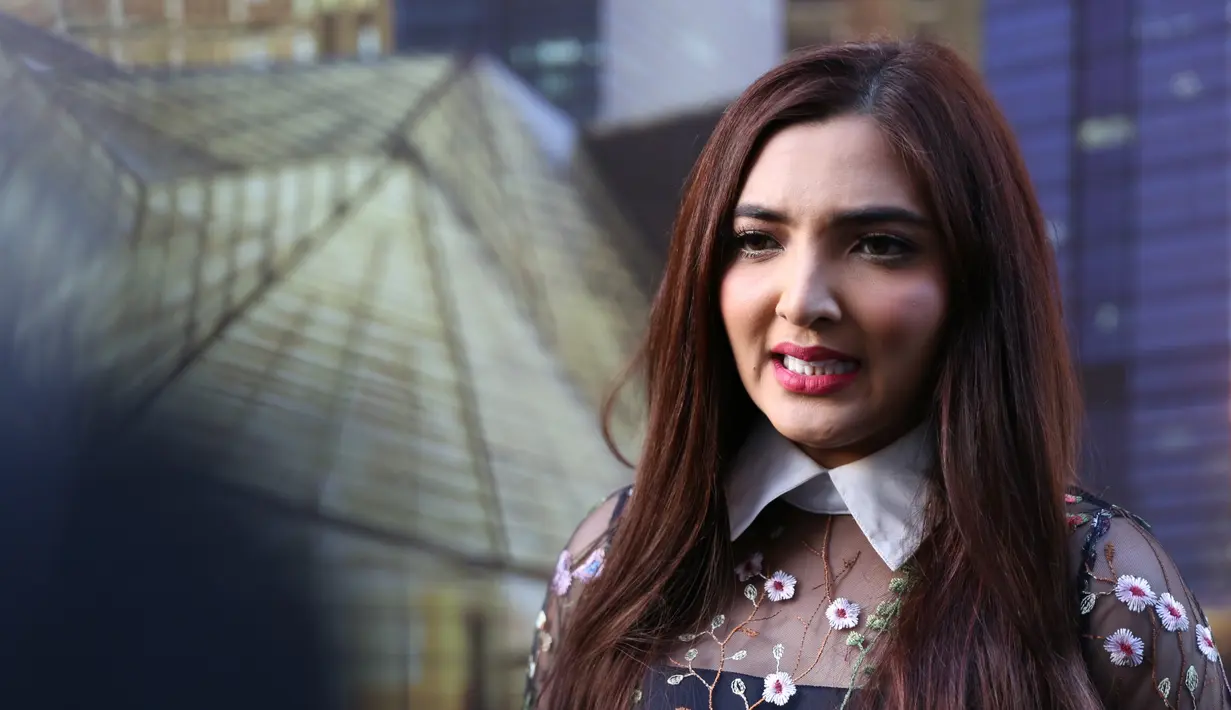 Saat ditemui di kawasan Mampang, Jakarta Selatan Kamis (7/9/2017) penyanyi itu membantah kabar tersebut. Ia mengaku kini sedang sibuk mengurus keluarga dan kariernya di dunia musik. (Adrian Utama/Bintang.com)