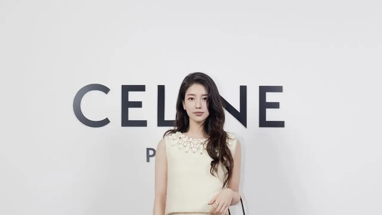 Potret Bae Suzy Tampil Elegan Ala Soft Girl di Pembukaan Toko Baru Celine di Singapura, Tenteng Tas Seharga Rp49,5 Juta