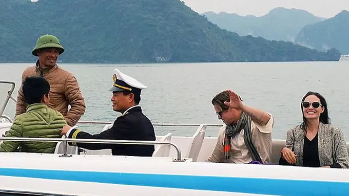 Angelina Jolie dan Brad Pitt