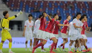 Pemain Timnas Indonesia U-22 merayakan gol ke gawang Myanmar U-22 pada laga terakhir Grup C SEA Games 2025 di 700th Anniversary Stadium, Chiang Mai, Jumat (12/12/2025) pukul 18.00 WIB. (Bola.com/Bagaskara Lazuardi)