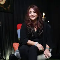 "Lagu sudah ada dari 2011 dan rencananya dikeluarin 2012, cuma saya kemudian menikah dan punya anak. Saya sempat tanya sama label kapan lagu dikeluarin, cuma belum. Mungkin label berpikir menunggu saat yang tepat," jelas Audy. (Adrian Putra/Bintang.com)