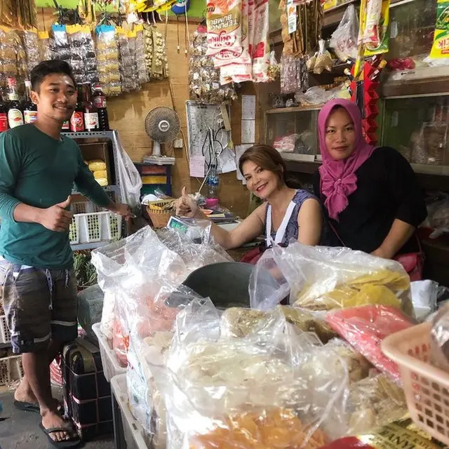 Tampil Sederhana, Ini 7 Momen Tamara Bleszynski saat Belanja di Pasar Tradisional
