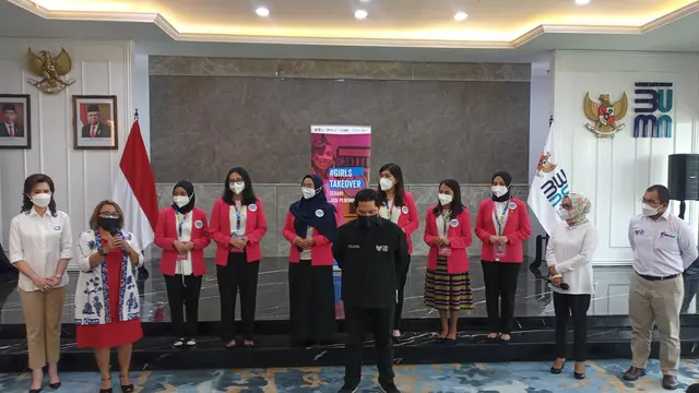 Menteri BUMN Erick Thohir dalam konferensi pers GirlsTakeOver di Kementerian BUMN.