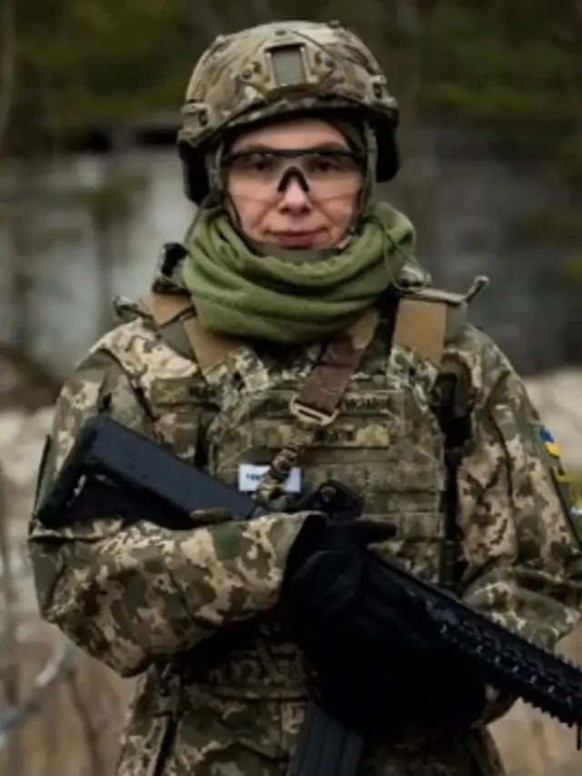 Brand Gaun Pengantin Ukraina Turut Produksi Rompi Militer di Tengah Invasi Rusia