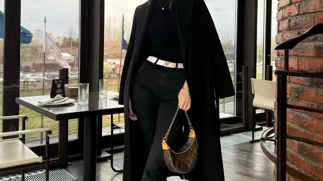 Potret Sabina Altynbekova Pemain Yogya Falcons Tanpa Jersey Voli