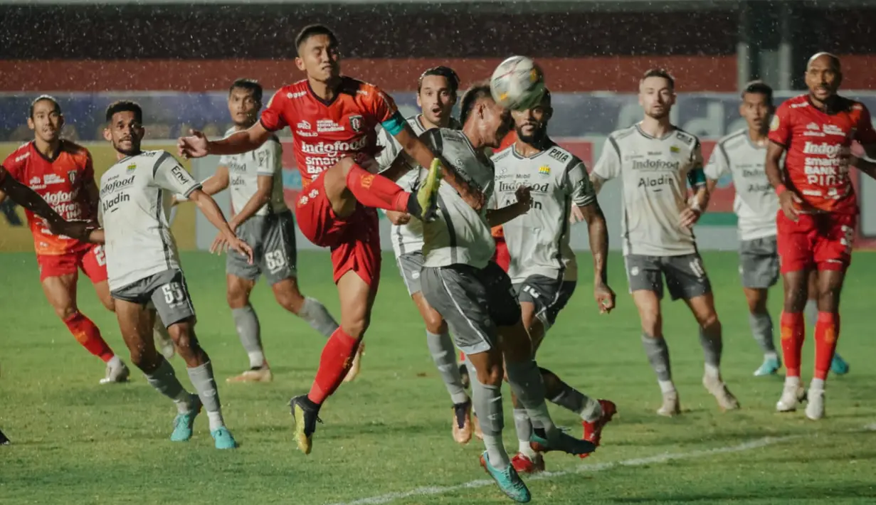Persib Bandung berhasil menahan imbang Bali United 1-1 di laga pekan ke-23 BRI Liga 1 2022/2023 yang berlangsung di Stadion Maguwoharjo, Jumat (10/02/2023) WIB. (Dok. Bali United)