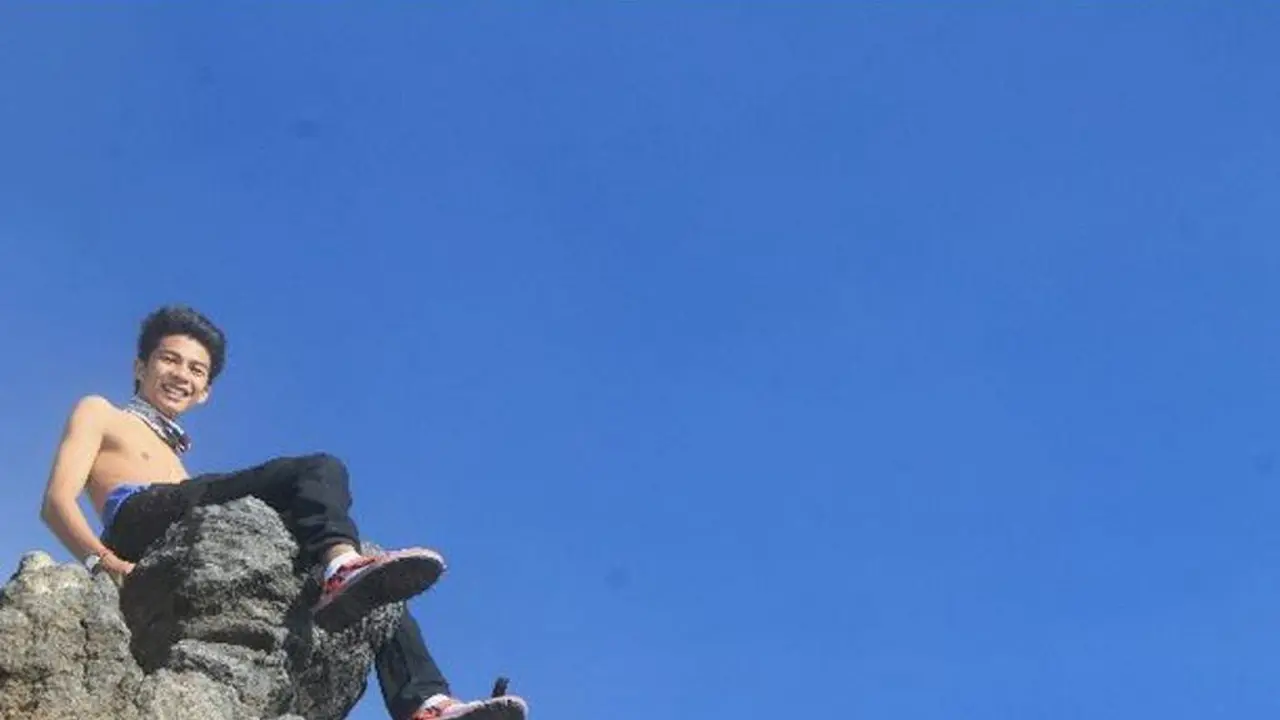 Selain Erri, Mereka Pernah Berfoto di Puncak Garuda Kawah Merapi