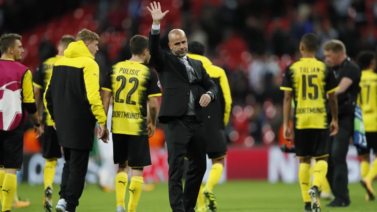 Pelatih Borussia Dortmund Peter Bosz