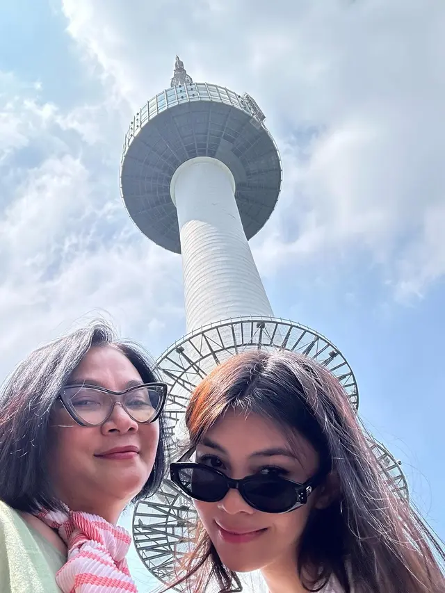 7 Potret Dian Nitami Usai Jalani Operasi Plastik Face Lifting, Tampil Makin Muda