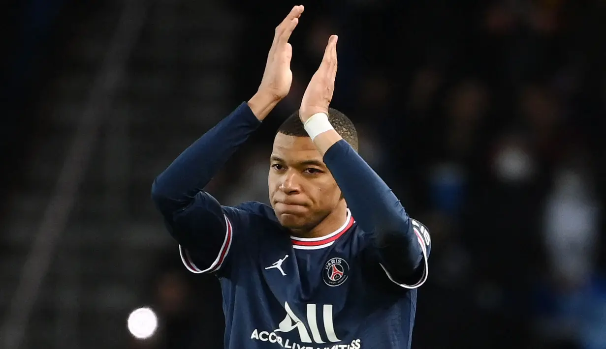 Skor 3-1 akhirnya bertahan hingga peluit panjang akhir pertandingan dibunyikan. Berkat hasil ini, PSG masih tetap kukuh di puncak klasemen Ligue 1 dengan koleksi 60 poin. Adapun Saint-Etienne terpuruk di peringkat 15 dengan 23 poin. (AFP/Franck Fife)