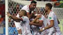 Para pemain Tunisia merayakan gol yang dicetak Wahbi Khazri ke gawang Panama pada laga grup G Piala Dunia di Mordovia Arena, Saransk, Kamis (28/6/2018). Tunisia menang 2-1 Panama. (AP/Darko Bandic)