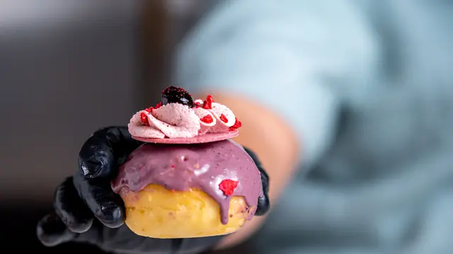 Cara Menyajikan Donut Choco Berry untuk Camilan Bersama Keluarga