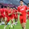 Joey Pelupessy (tengah) dan sejumlah pemain Timnas Indonesia melakukan latihan resmi menjelang laga FIFA Matchday melawan Oman di Stadion Utama Gelora Bung Karno (SUGBK), Senayan, Jakarta, Kamis (04/06/2026) WIB. (Bola.com/Bagaskara Lazuardi)