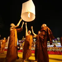 Waisak di Indonesia/copyright shutterstock/oky prasetya aji pratikno