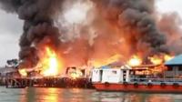 Kebakaran melanda permukiman warga tepi laut di Pulau Buluh, Kota Batam, Rabu (19/7/2023). (Liputan6.com/ Dok Ist)