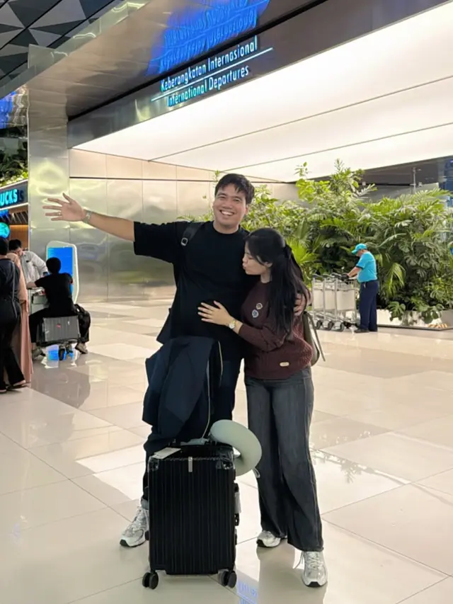 Indah Tri Pertiwi Hamil