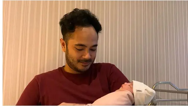 6 Potret Marthino Lio dan Delia Husein Dikaruniai Anak Pertama, Penuh Kebahagiaan