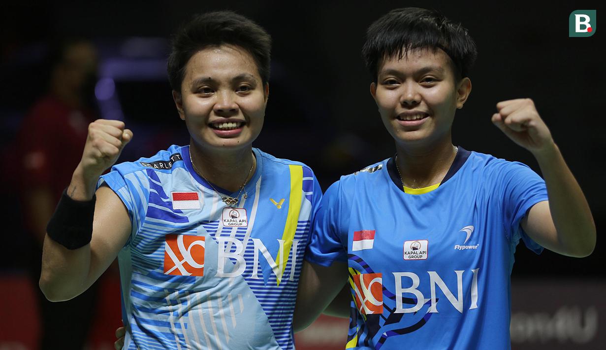 Dengan kemenangan rubber game 21-23, 21-14 dan 21-14, Apriyani/Siti Fadia sebagai unggulan ke-7 lolos ke final dan akan menantang unggulan pertama asal Cina, Chen Qing Chen/Jia Yi Fan yang sebelumnya mengalahkan ganda putri Korea selatan, Jeong Na Eun/Kim hye Jeong. (Bola.com/Ikhwan Yanuar)
