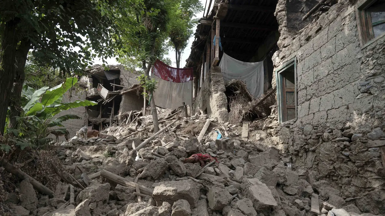 Korban Tewas Gempa Afghanistan Tembus 1.400 Orang