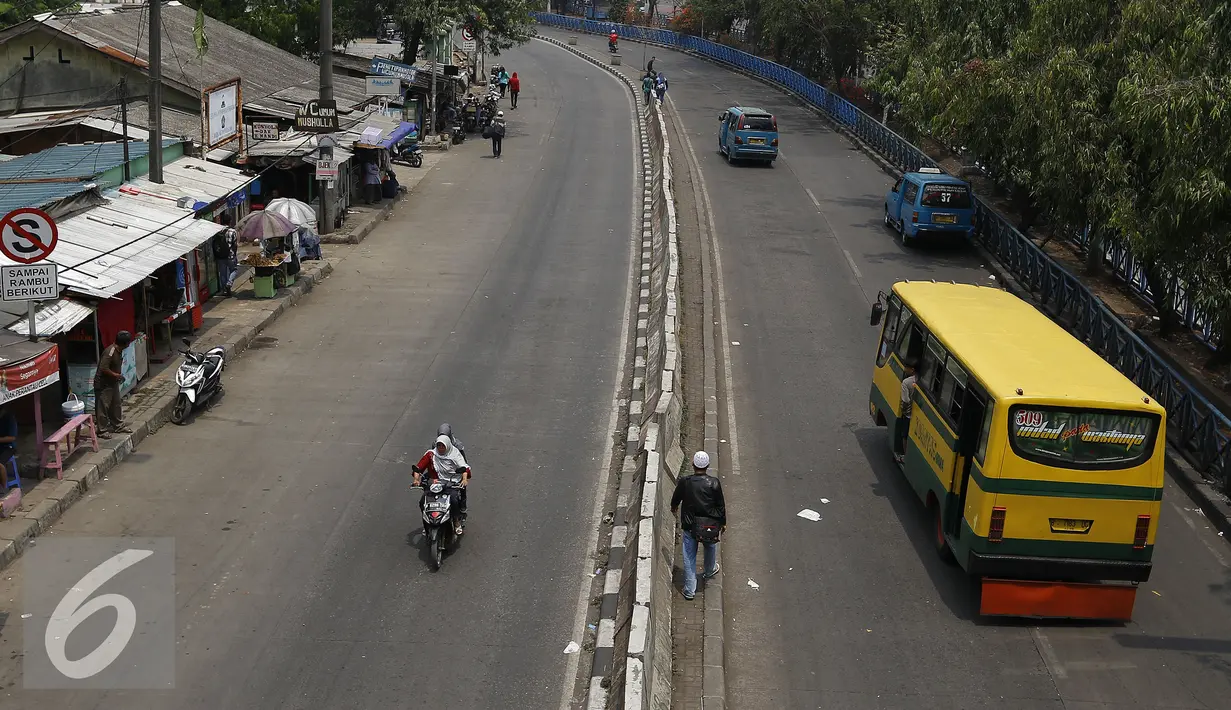 Suasana terminal Kampung Rambutan Jakarta, Kamis (5/11/2015). Tiga terminal yang menjadi prioritas untuk diperbaiki, yaitu terminal Kalideres, Kampung Rambutan dan Pulo Gadung. (Liputan6.com/Yoppy Renato)