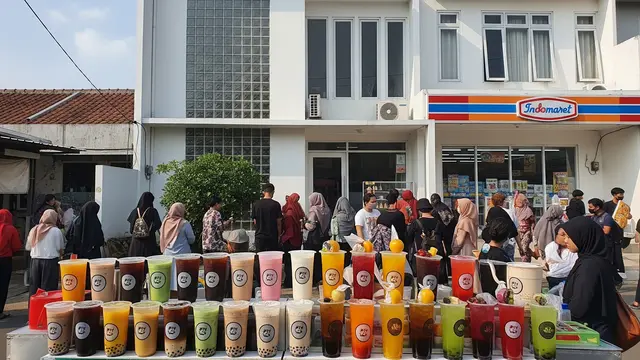 Ide Jualan Depan Rumah Dekat Indomaret Ini Dijamin Ramai Pembeli (Image by Gemini AI)