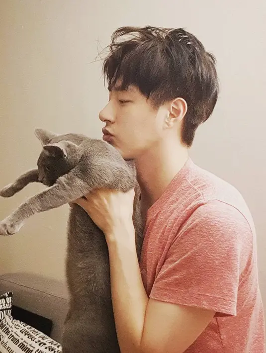 Kabar duka ini pertama kali diumumkan oleh agensinya, TOP Media. "Ini adalah TOP Media. Kami minta maaf lantaran menyampaikan berita yang membuat patah hati," ujar TOP Media seperti yang dilansir dari Soompi. (Foto: instagram.com/sogogijuseyo)