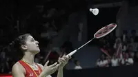 Tunggal putri Spanyol, Carolina Marin, memainkan kok saat melawan tunggal Korsel pada Indonesia Masters 2019 di Istora Senayan, Jakarta, Kamis (24/1). Marin lolos ke perempat final. (Bola.com/M. Iqbal Ichsan)