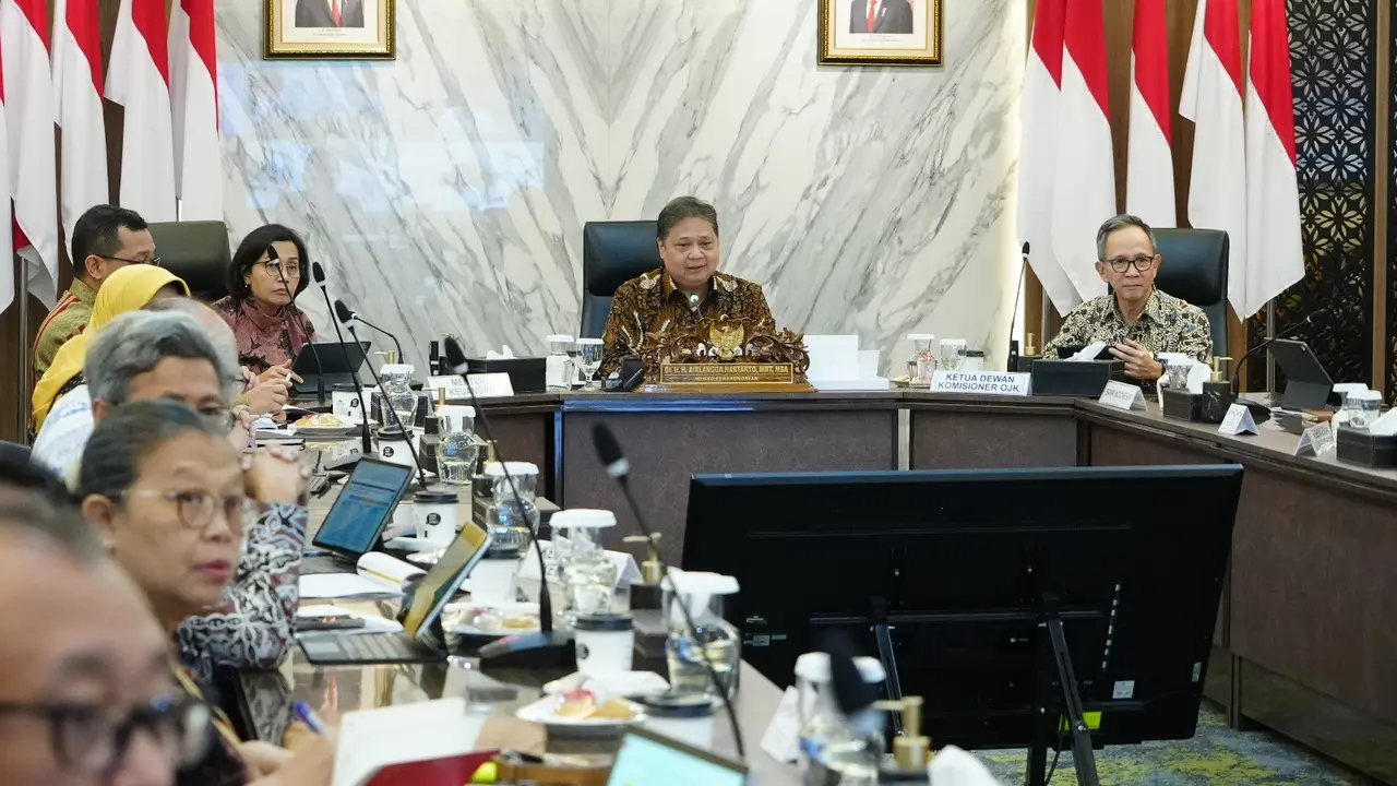 Menteri Koordinator Bidang Perekonomian Airlangga Hartarto saat memimpin Rapat Koordinasi Komite Kebijakan Pembiayaan Bagi UMKM yang bertempat di Loka Kretagama Gedung Ali Wardhana